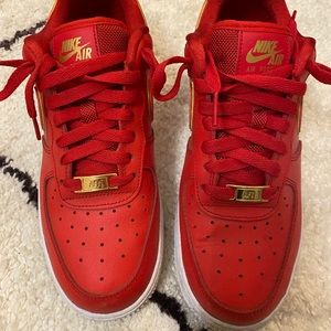 Nike AF1 in university red 7.5